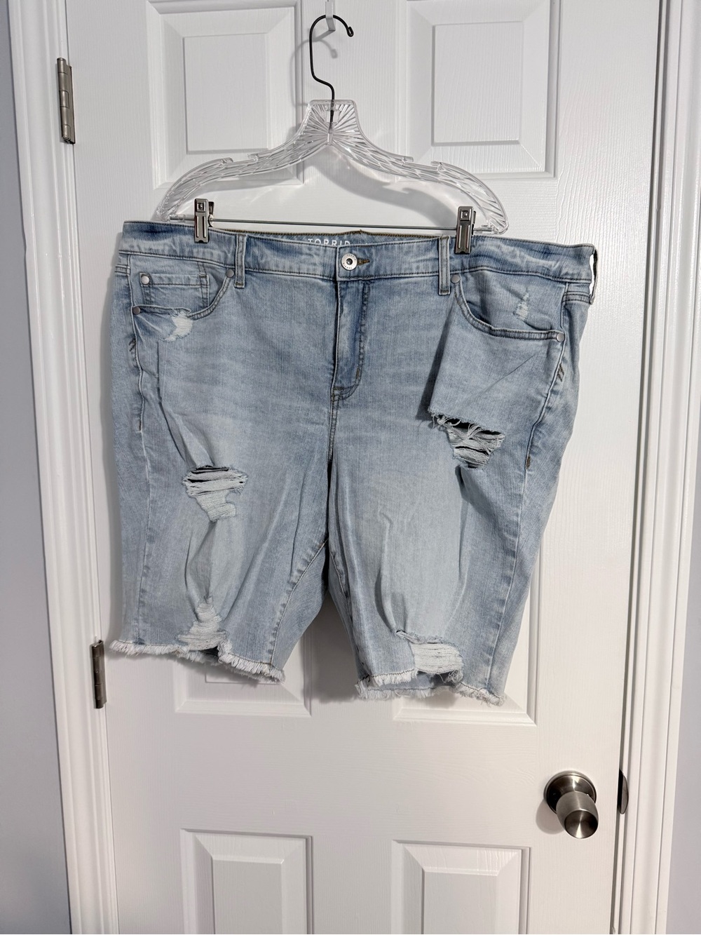 torrid Light Blue Mid-Rise Denim Bermuda Shorts Size 22 NWT